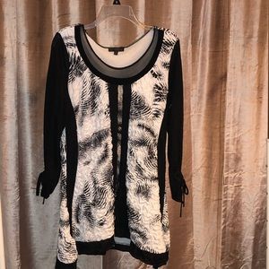 Black and white long sleeved tunic